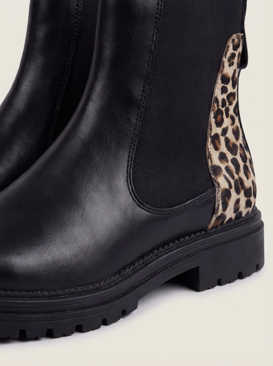 Chelsea Botas Negras – Detalle Leopardo