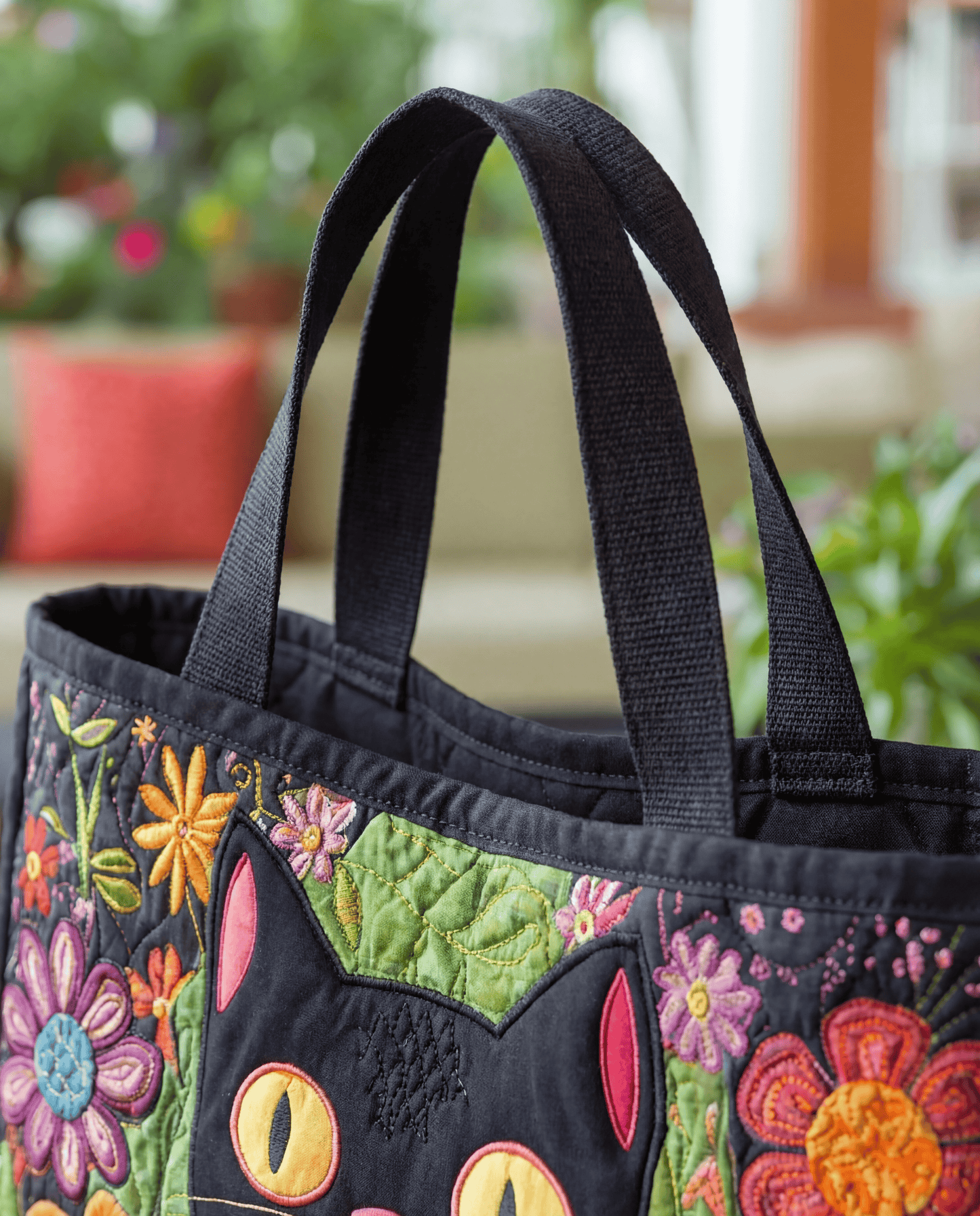 Bolso Artesanal Acolchado “Gato Negro Encantado”